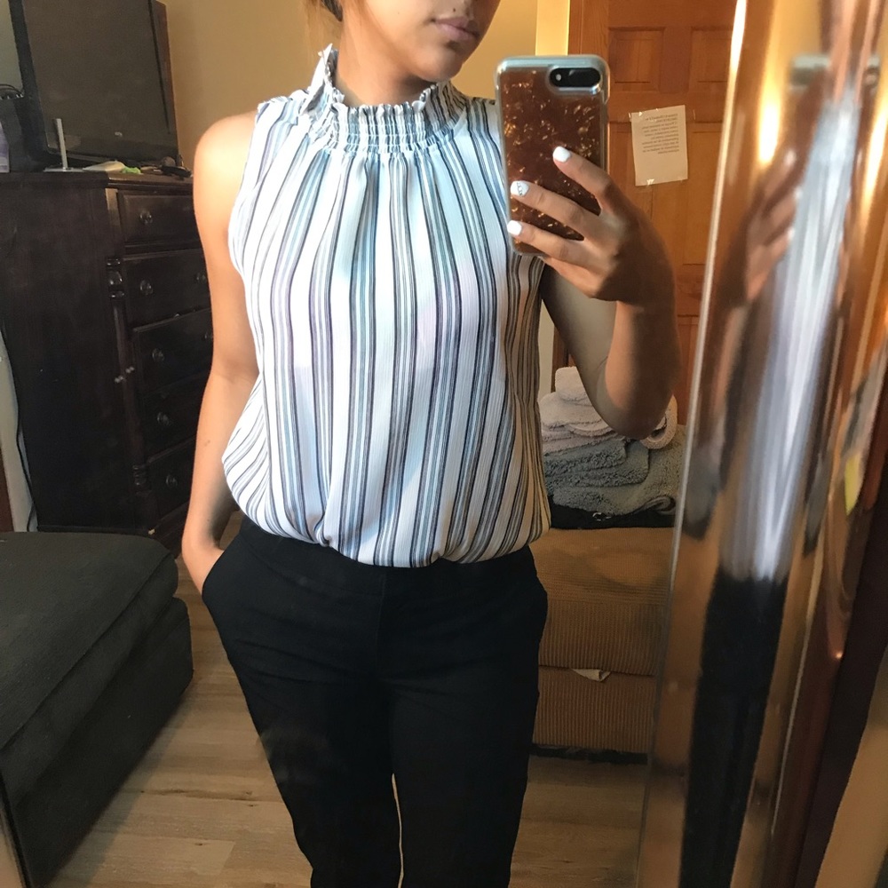 I’m selling a dressy shirt, very classy and comfy